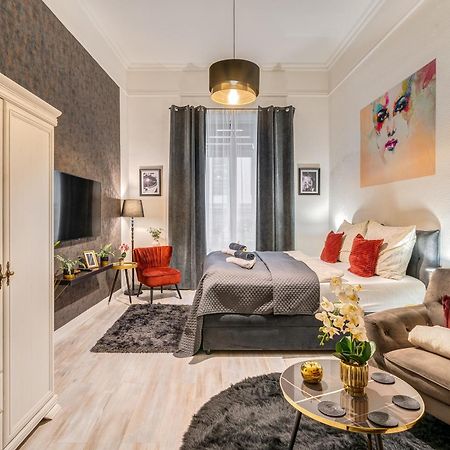 Sweet Dreams At Opera House Downtown Apartment Budapest Bagian luar foto