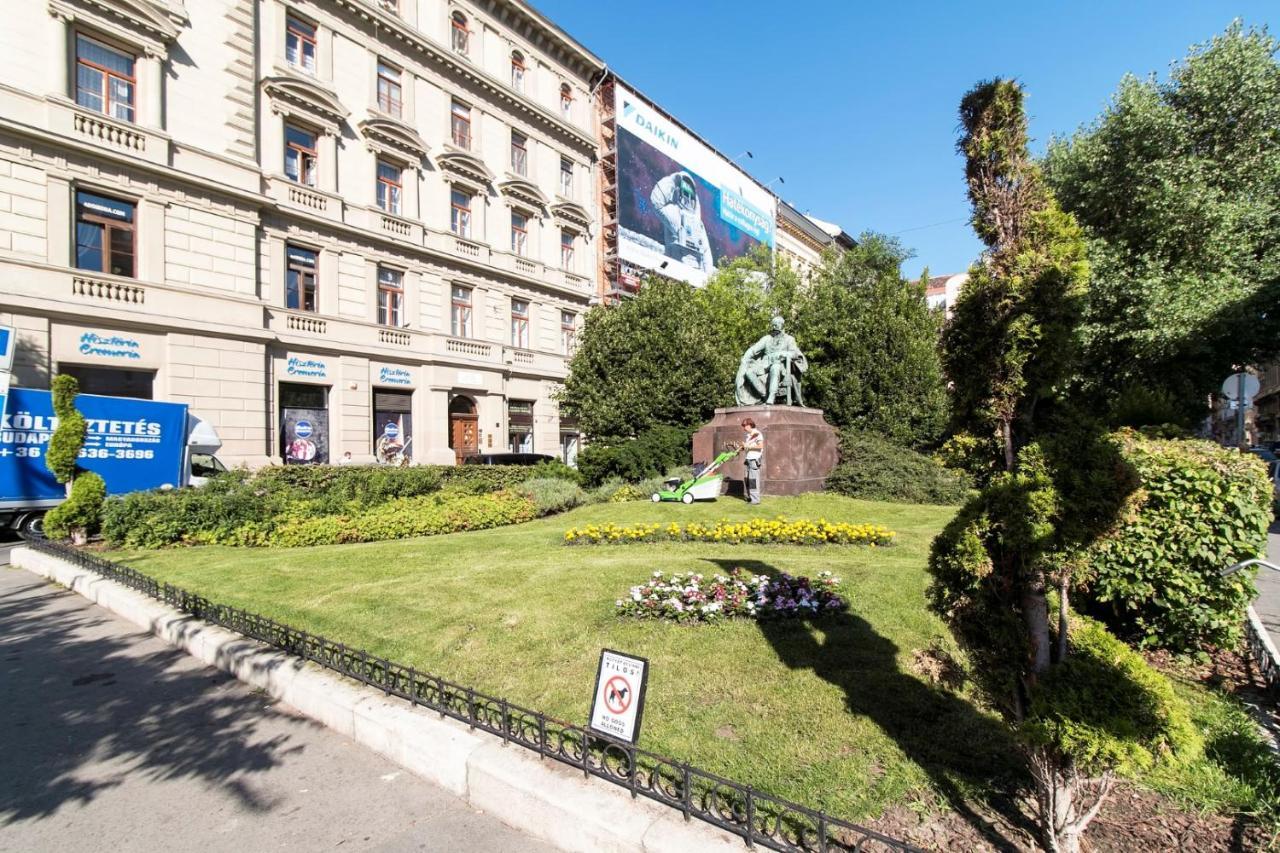 Sweet Dreams At Opera House Downtown Apartment Budapest Bagian luar foto